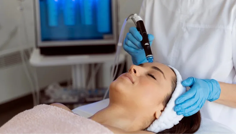 Hydrofacial Behandlung – Tiefenreinigung und Hydration in Langen