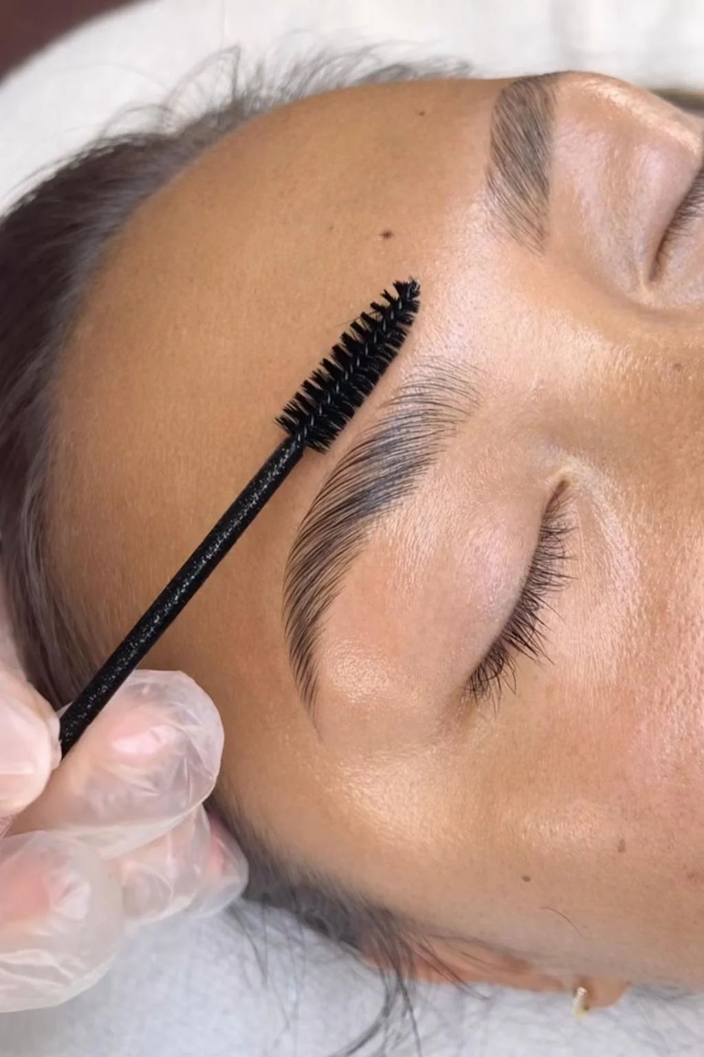 Browlifting für volle Augenbrauen in Langen