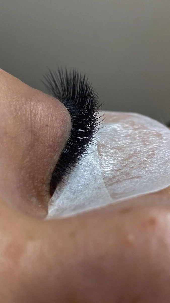 Wimpernverlängerung UV-System in Langen